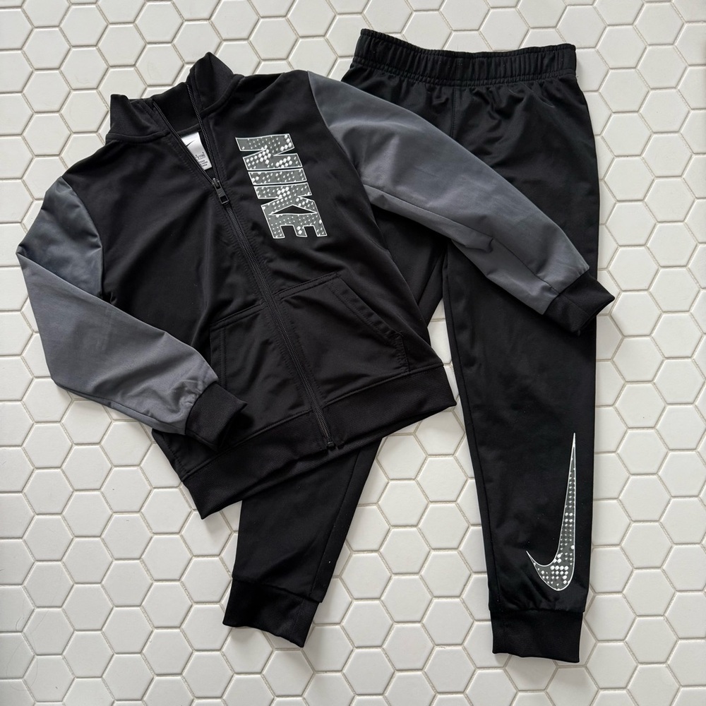 Nike black and white jogger set
